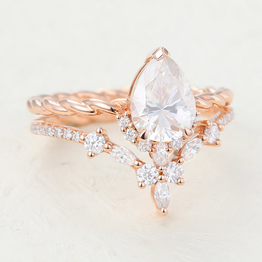 1 CT Pear Cluster Moissanite Bridal Set