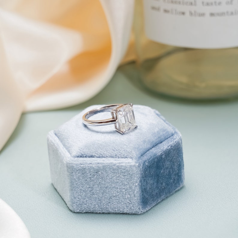 2.0 CT Emerald Solitaire Moissanite Engagement Ring