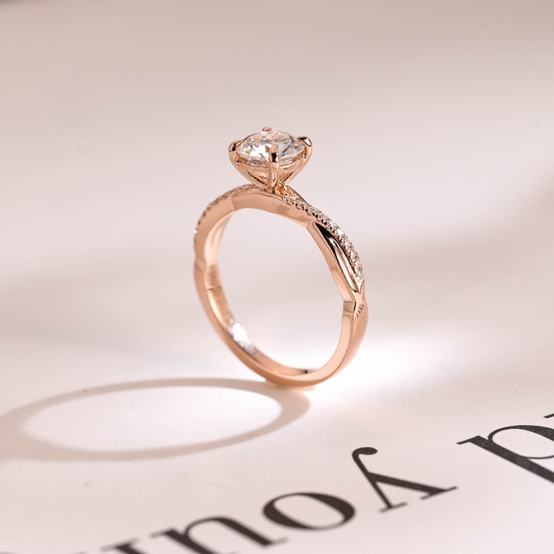 1.5 CT Round Twisted Pave Moissanite Engagement Ring