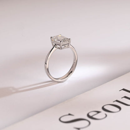 2.0 CT Emerald Solitaire Moissanite Engagement Ring