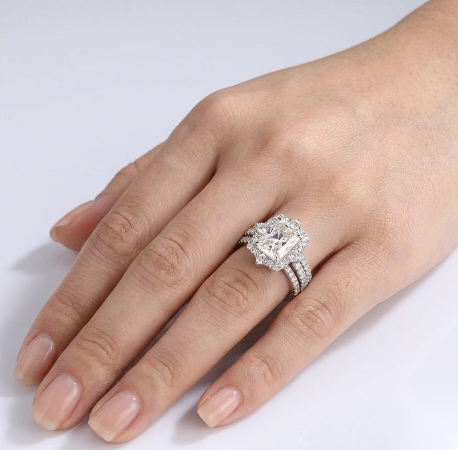 1.6 CT Emerald Cluster Moissanite Bridal Set