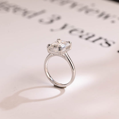 2.0 CT Emerald Solitaire Moissanite Engagement Ring
