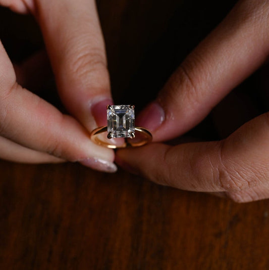 2.0 CT Emerald Solitaire Moissanite Engagement Ring