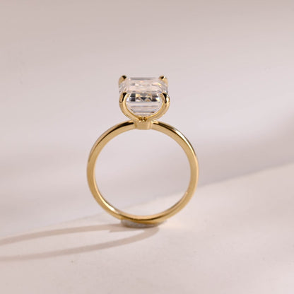 2.0 CT Emerald Solitaire Moissanite Engagement Ring