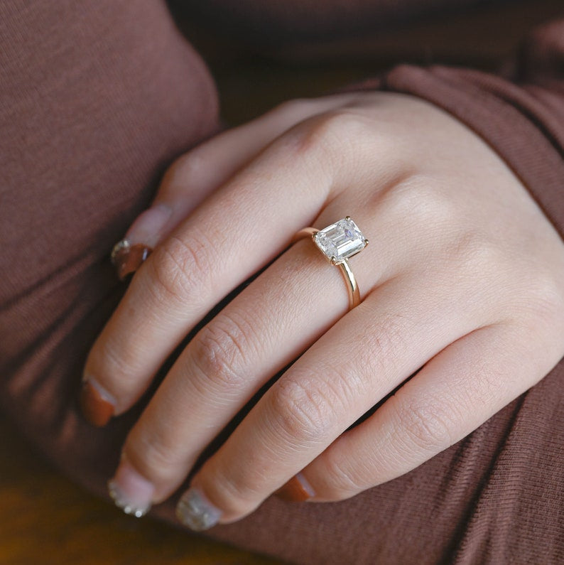 2.0 CT Emerald Solitaire Moissanite Engagement Ring