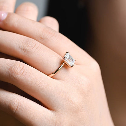 2.0 CT Emerald Solitaire Moissanite Engagement Ring