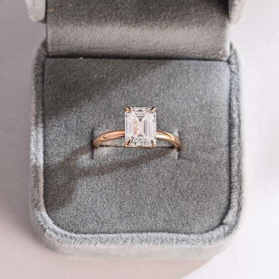 2.0 CT Emerald Solitaire Moissanite Engagement Ring