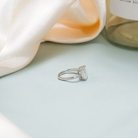 2.0 CT Emerald Solitaire Moissanite Engagement Ring