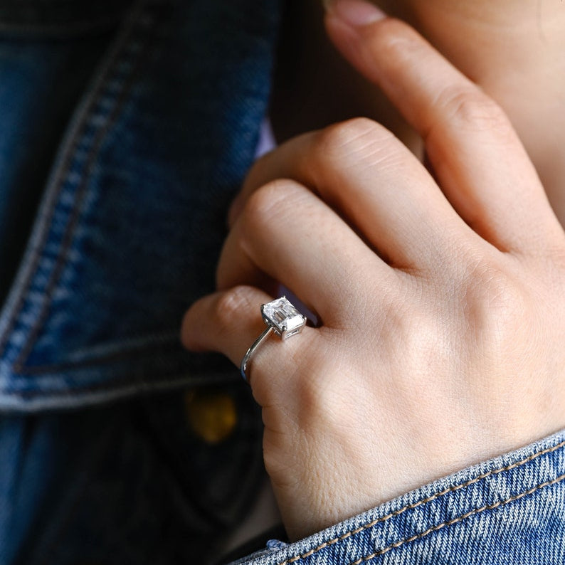 2.0 CT Emerald Solitaire Moissanite Engagement Ring