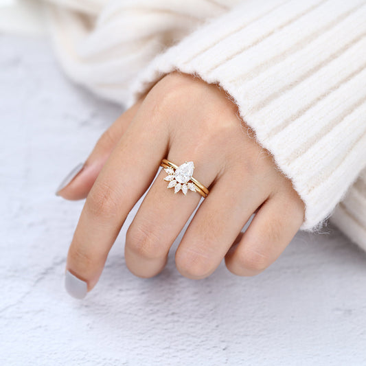 1.5 CT Pear Solitaire Moissanite Bridal Set
