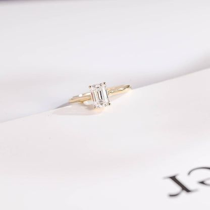 2.0 CT Emerald Solitaire Moissanite Engagement Ring