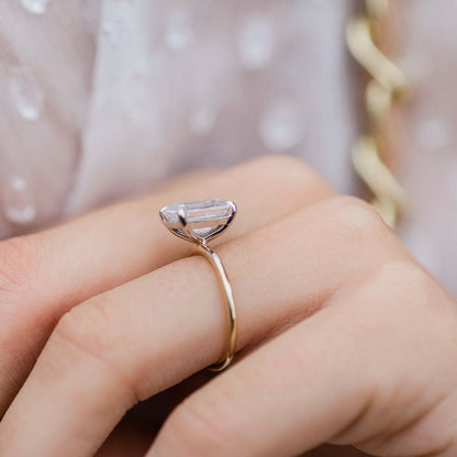 2.6 CT Emerald Solitaire Moissanite Engagement Ring