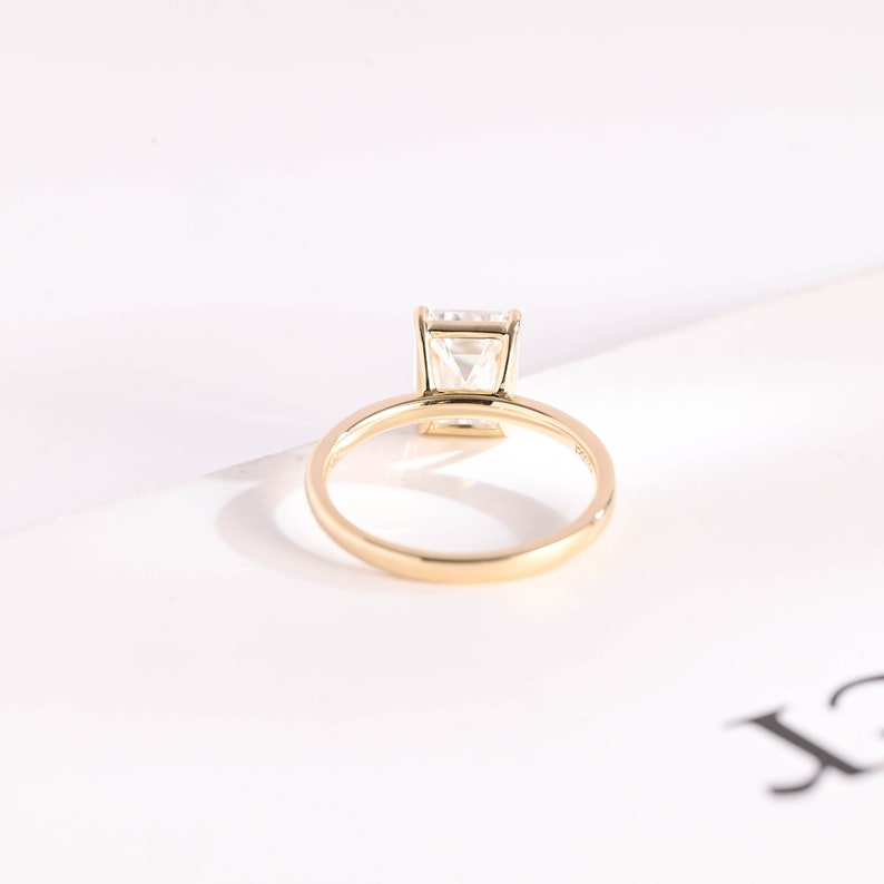 2.0 CT Emerald Solitaire Moissanite Engagement Ring