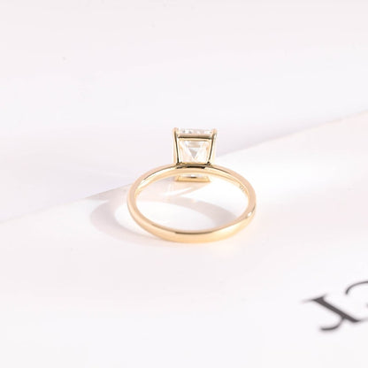 2.0 CT Emerald Solitaire Moissanite Engagement Ring