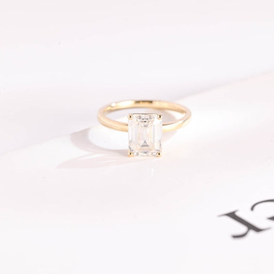 2.0 CT Emerald Solitaire Moissanite Engagement Ring