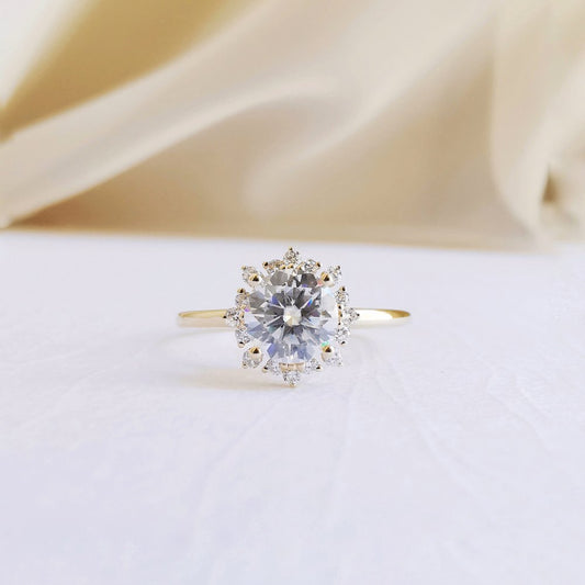 0.8 CT Round Cluster Moissanite Engagement Ring