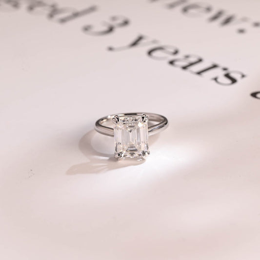 2.0 CT Emerald Solitaire Moissanite Engagement Ring