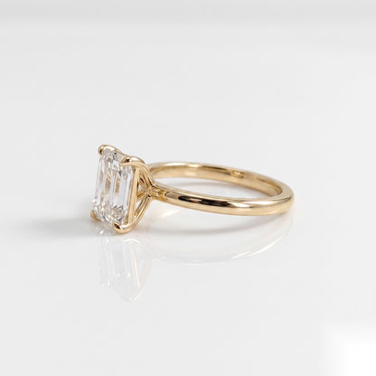 1.5 CT Emerald Solitaire Moissanite Engagement Ring