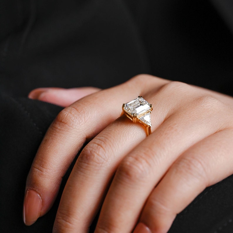 2.0 CT Emerald Three Stone Moissanite Engagement Ring