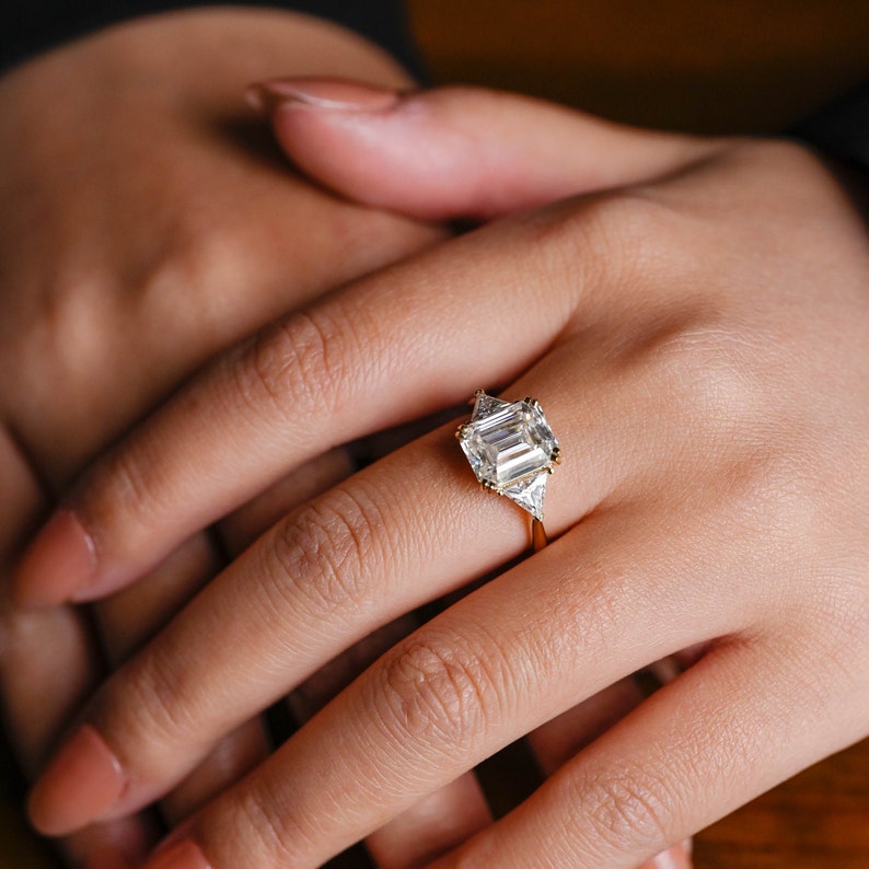 2.0 CT Emerald Three Stone Moissanite Engagement Ring