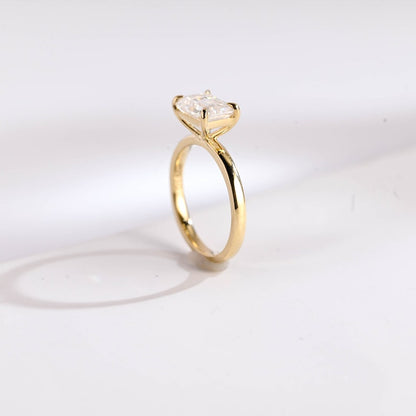 2.0 CT Emerald Solitaire Moissanite Engagement Ring