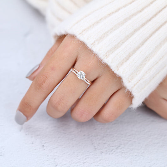 0.68 CT Round Solitaire Moissanite Bridal Set