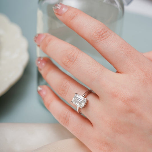 2.0 CT Emerald Solitaire Moissanite Engagement Ring