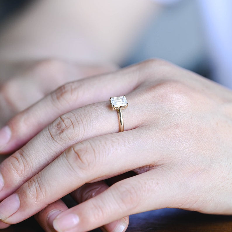 2.0 CT Emerald Solitaire Moissanite Engagement Ring