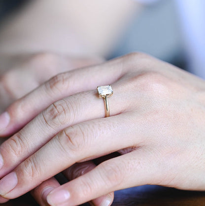 2.0 CT Emerald Solitaire Moissanite Engagement Ring