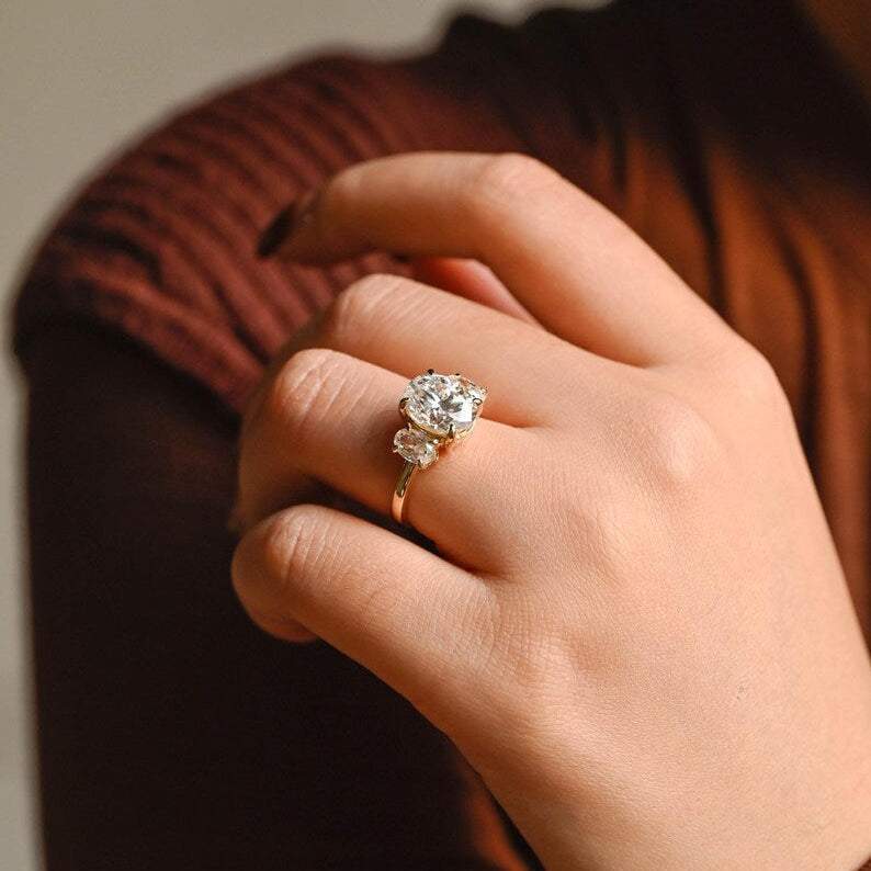 2.0 CT Oval Three Stone Moissanite Engagement Ring