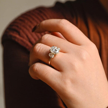2.0 CT Oval Three Stone Moissanite Engagement Ring
