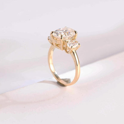 2.0 CT Oval Three Stone Moissanite Engagement Ring