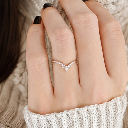 0.15 TCW Round Curved Moissanite Wedding Band
