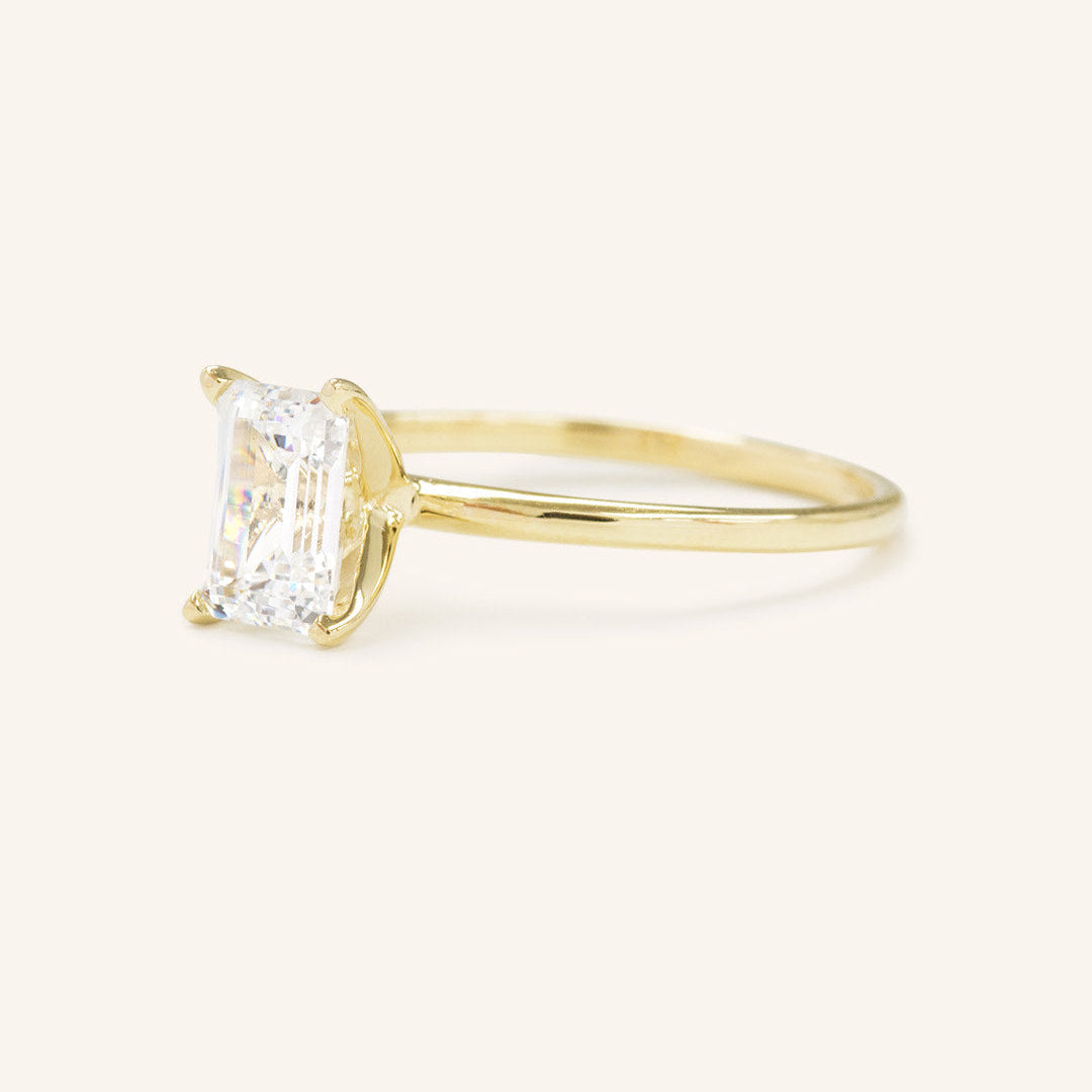 1.90 CT Emerald Solitaire Moissanite Engagement Ring