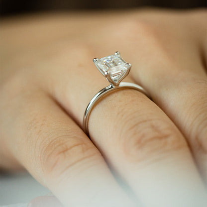 1.90 CT Emerald Solitaire Moissanite Engagement Ring