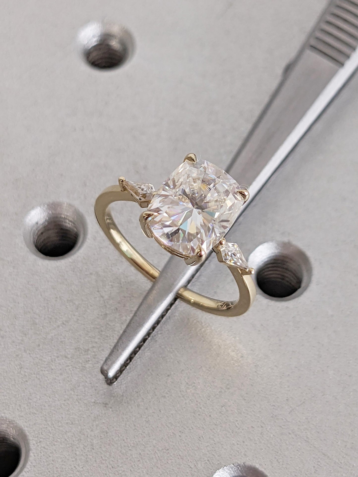 1.2 CT Round Solitaire Moissanite Engagement Ring