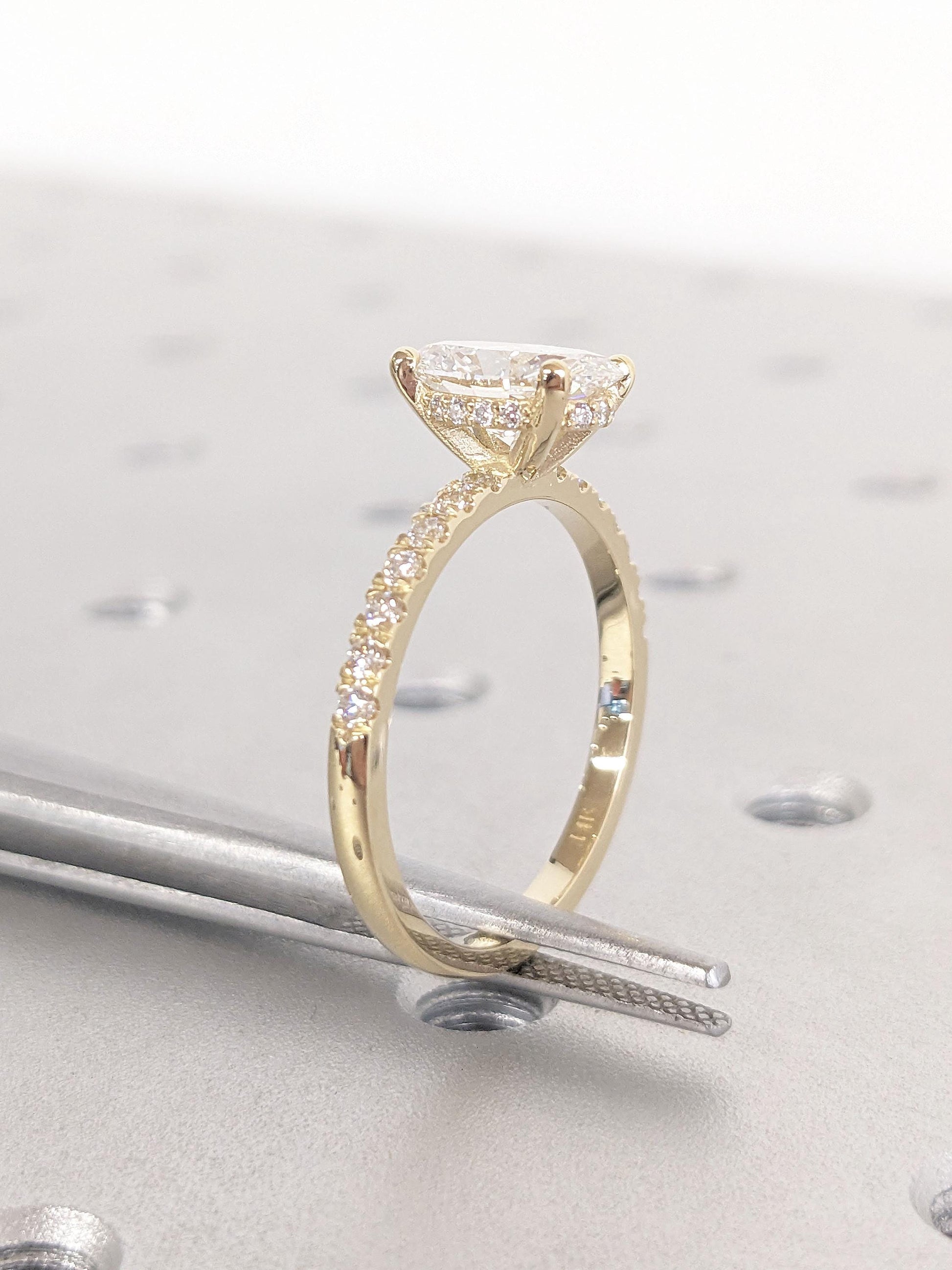 1.2 CT Round Solitaire Moissanite Engagement Ring