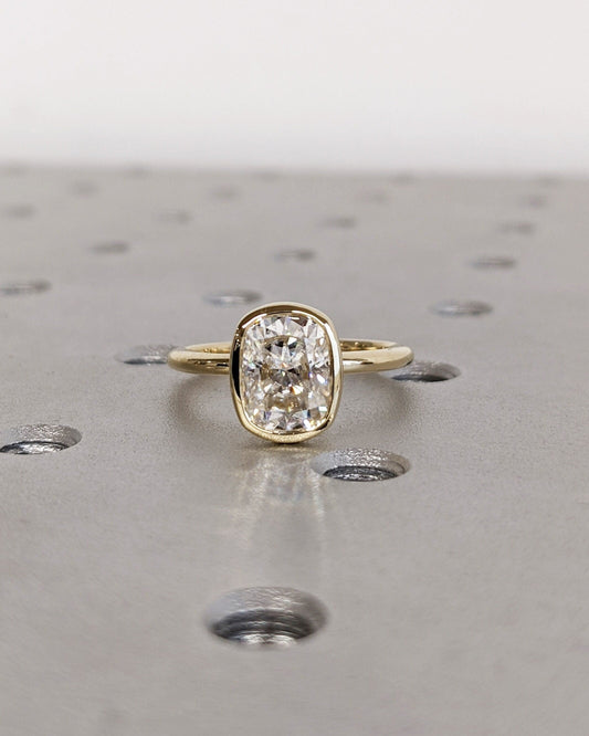1.2 CT Round Solitaire Moissanite Engagement Ring
