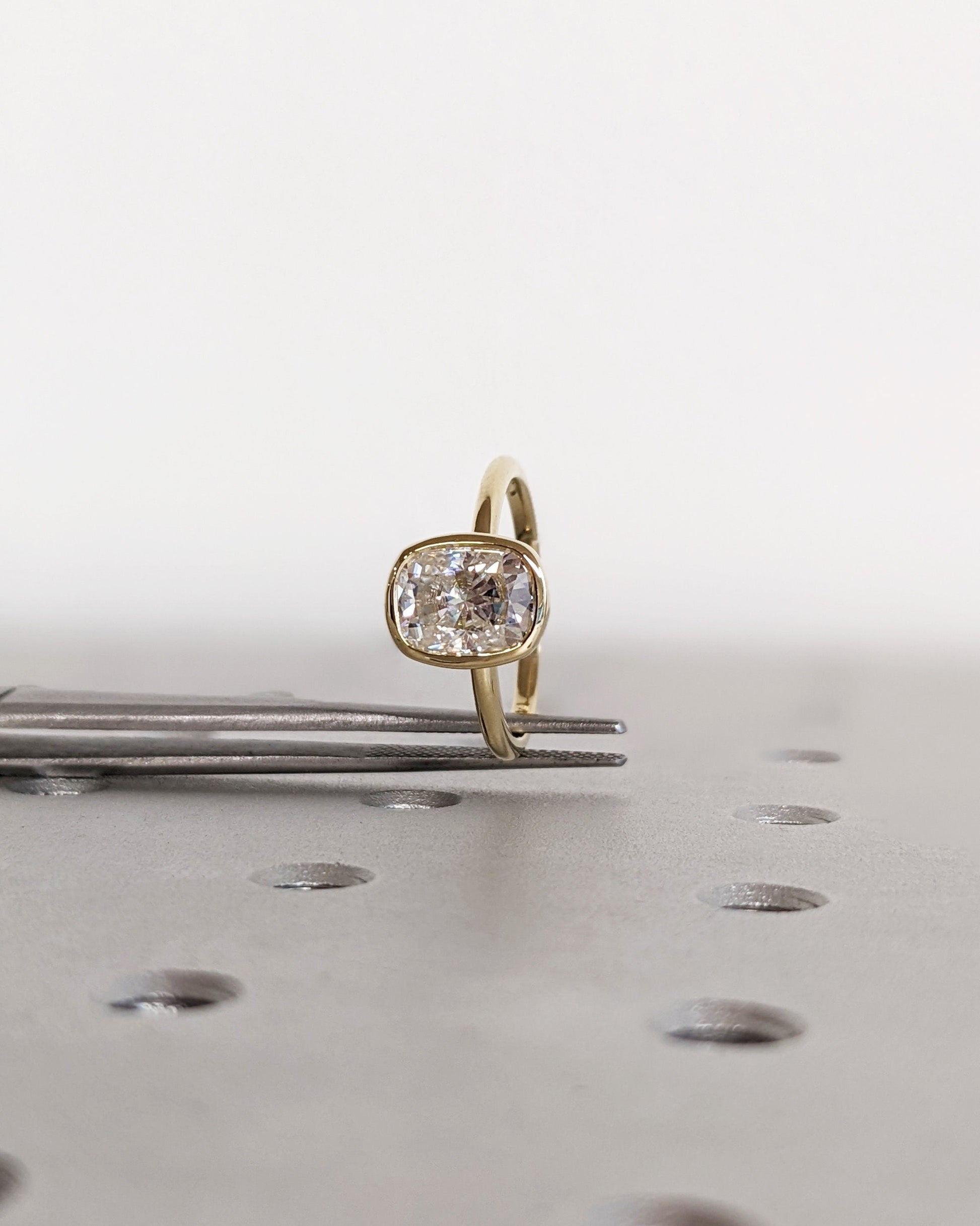 1.2 CT Round Solitaire Moissanite Engagement Ring