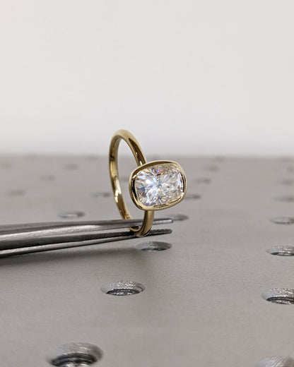 1.2 CT Round Solitaire Moissanite Engagement Ring