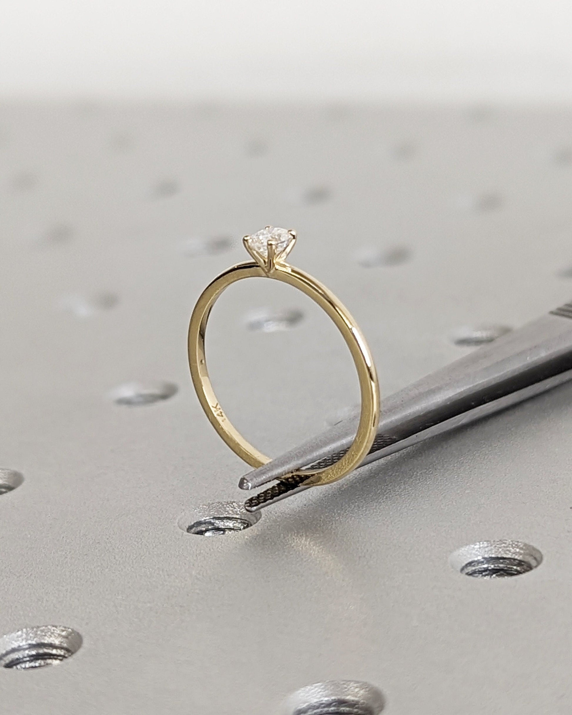 1.2 CT Round Solitaire Moissanite Engagement Ring
