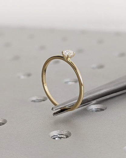 1.2 CT Round Solitaire Moissanite Engagement Ring