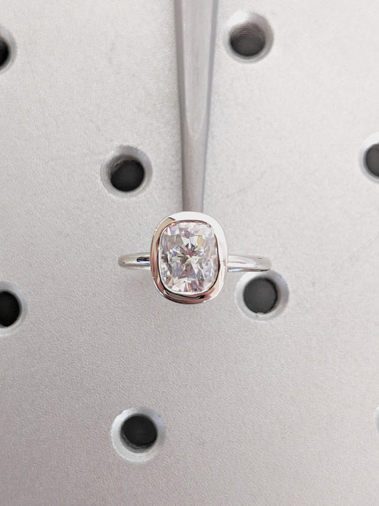 1.2 CT Round Solitaire Moissanite Engagement Ring