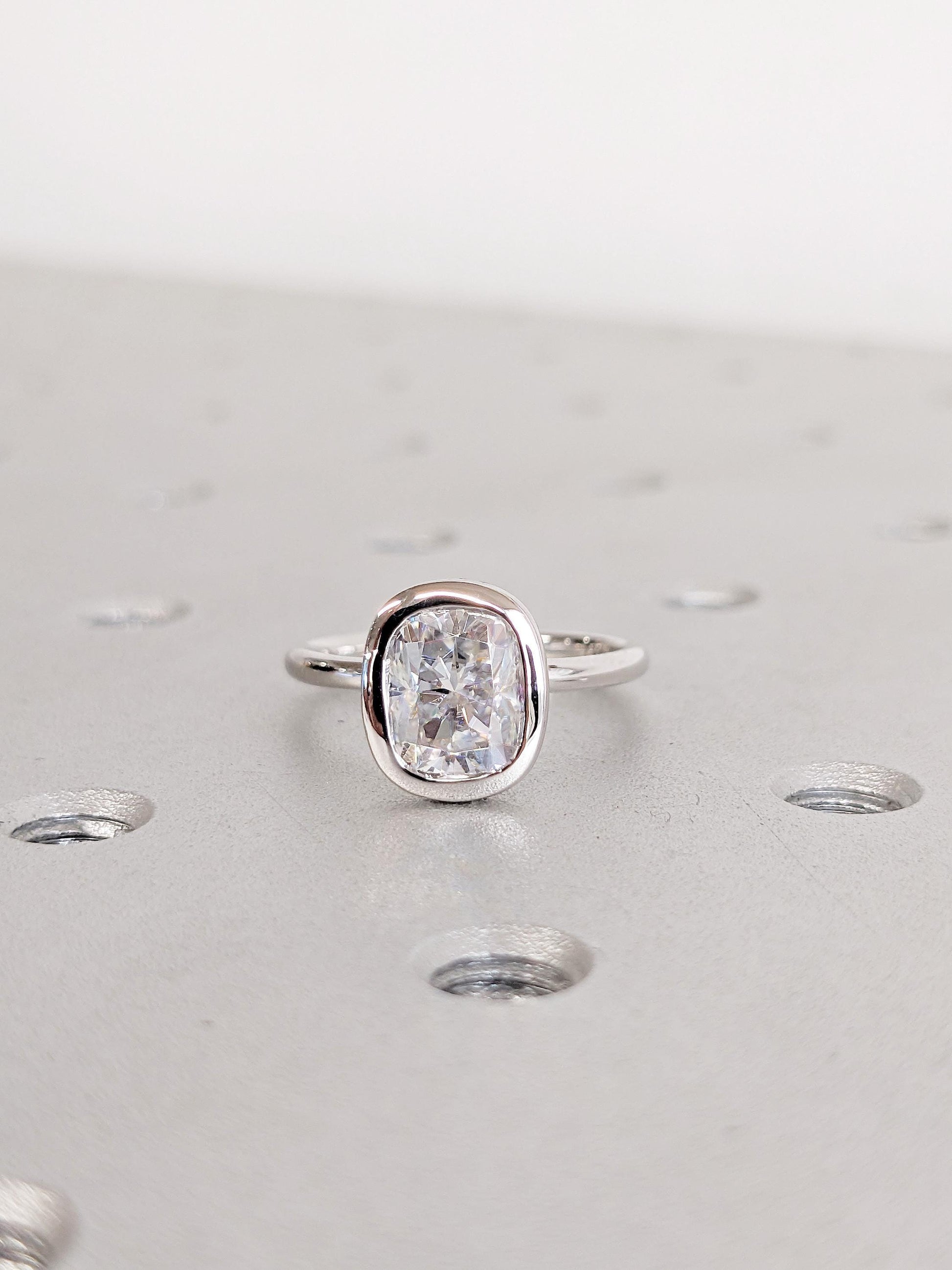 1.2 CT Round Solitaire Moissanite Engagement Ring