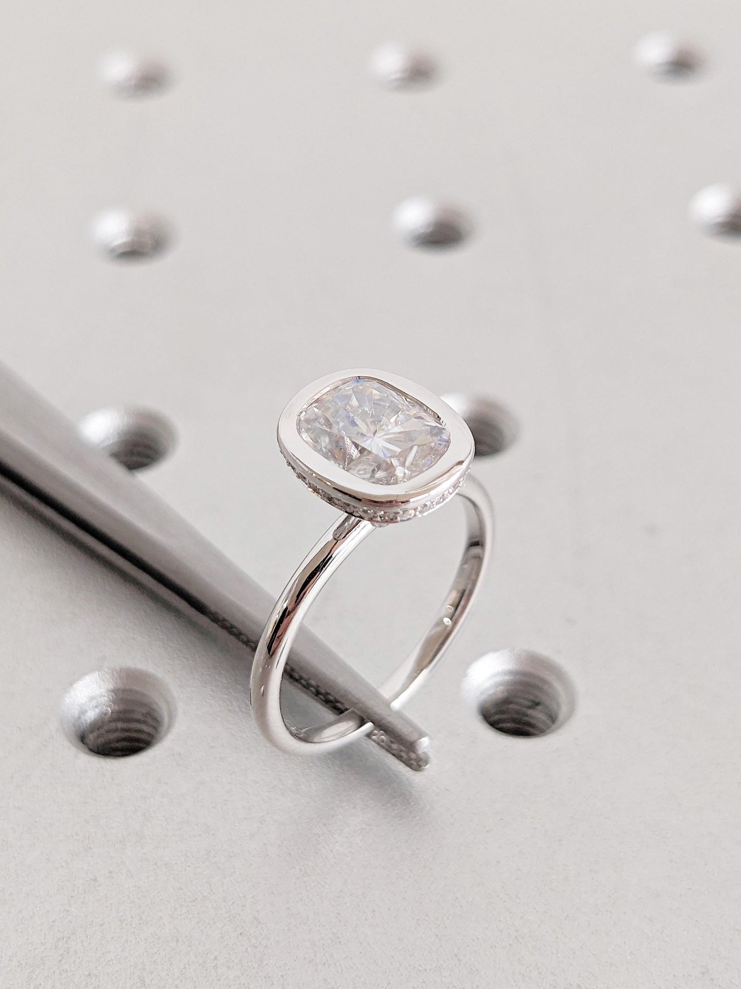 1.2 CT Round Solitaire Moissanite Engagement Ring