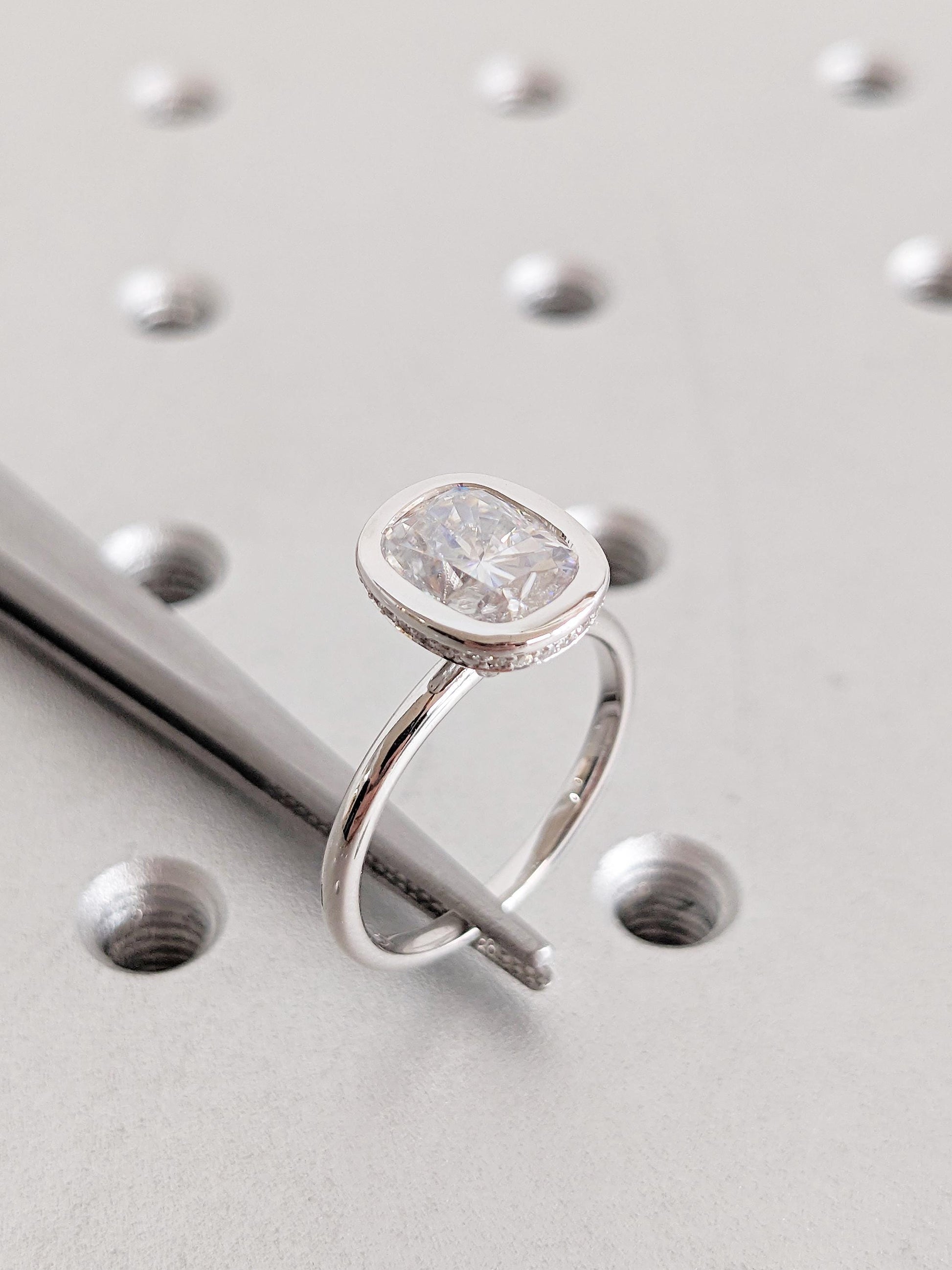 1.2 CT Round Solitaire Moissanite Engagement Ring