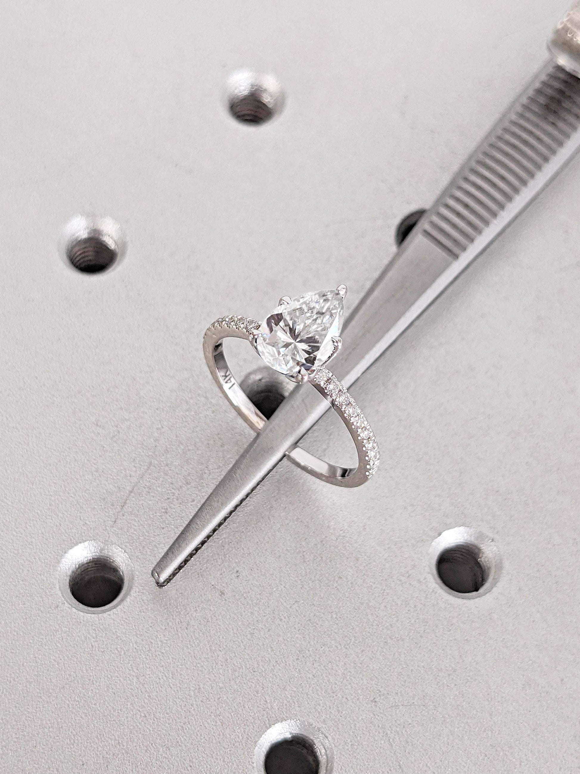 1.2 CT Round Solitaire Moissanite Engagement Ring