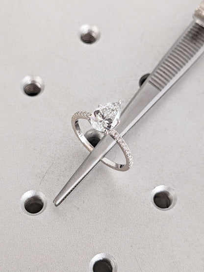 1.2 CT Round Solitaire Moissanite Engagement Ring