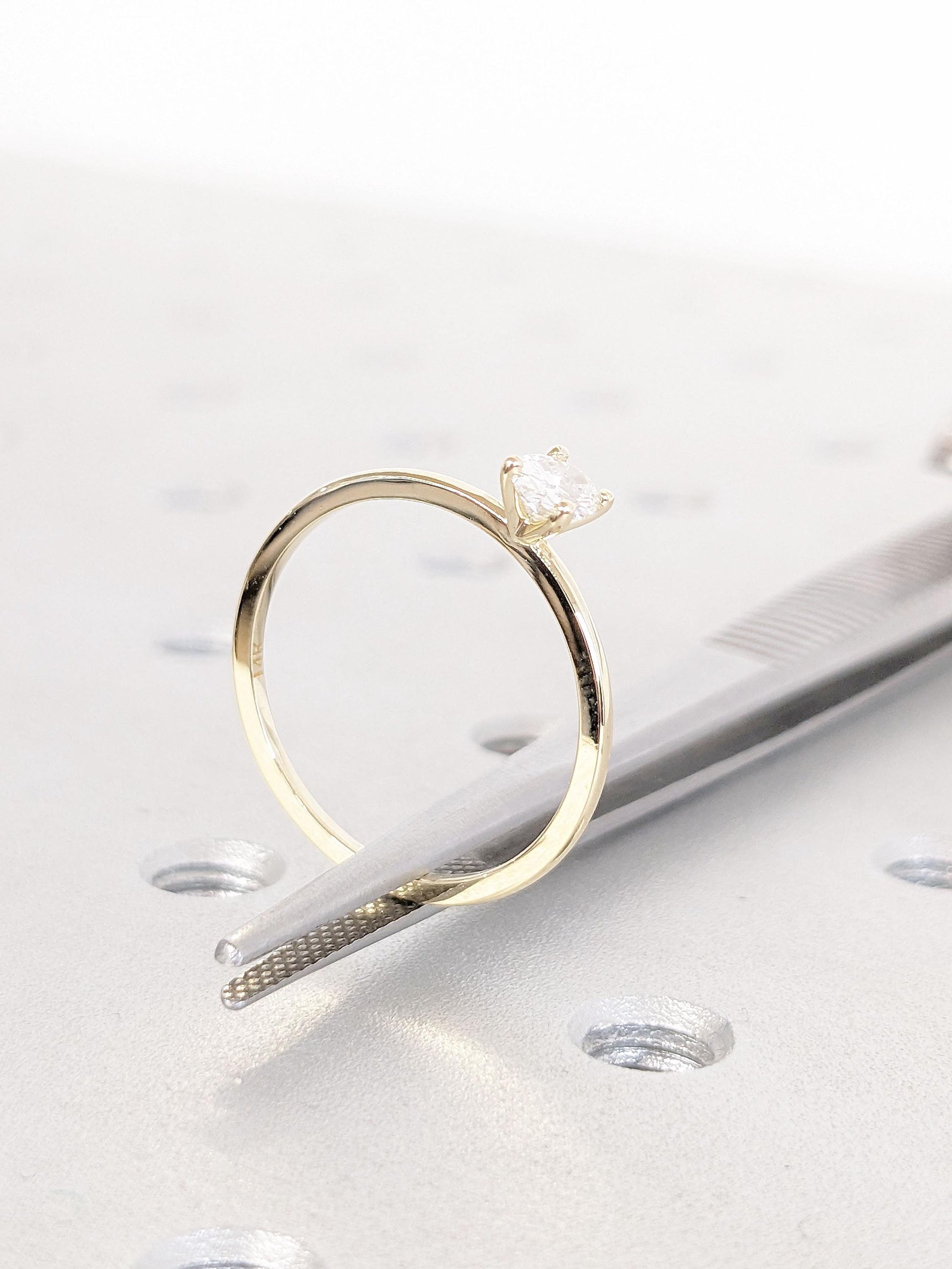 1.2 CT Round Solitaire Moissanite Engagement Ring