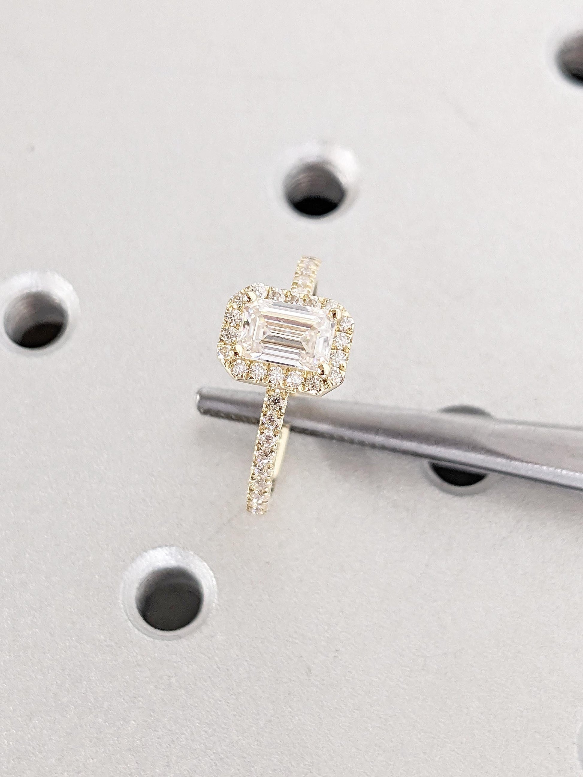 1.2 CT Round Solitaire Moissanite Engagement Ring